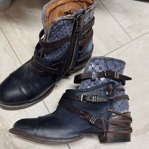 Freebird Crue Blue Leather Croc Ankle Boots Sz 9